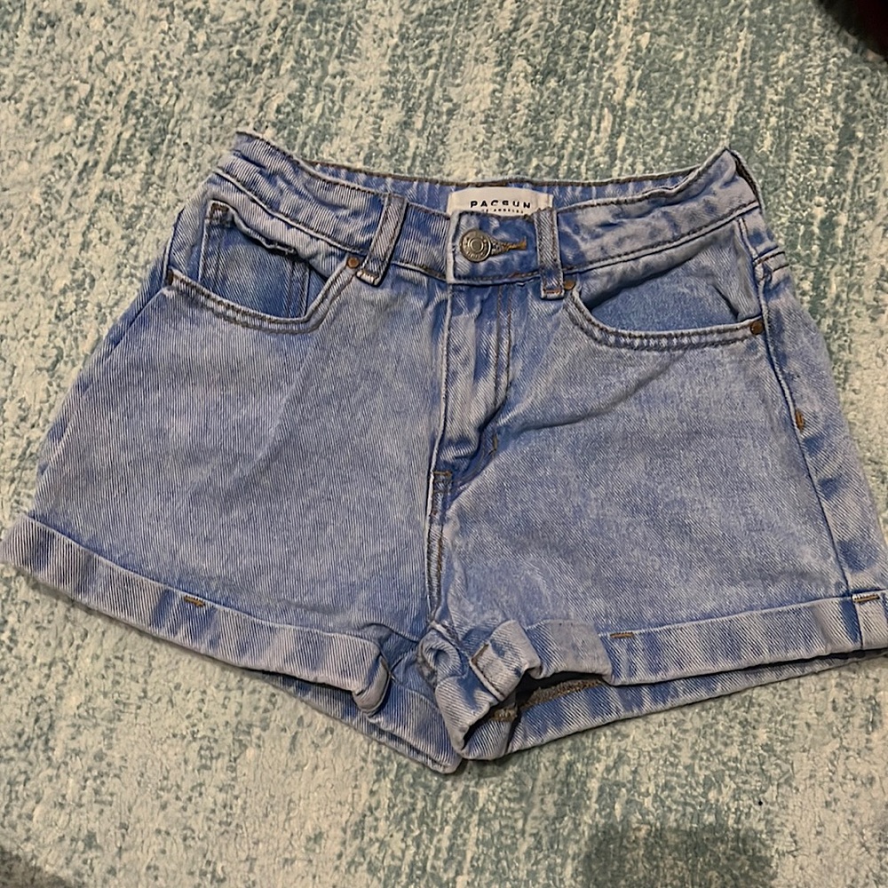 PacSun. Jean Shorts. “Mom Short” Silver Buttons